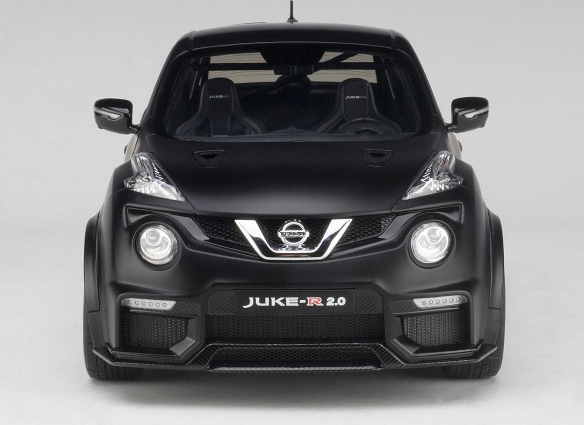 AutoArt 1/18 Nissan Juke-R 2.0, Mat Zwart