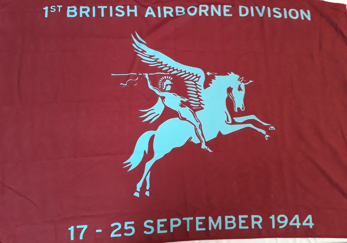 Airborne Vlag met tekst 150x225 cm