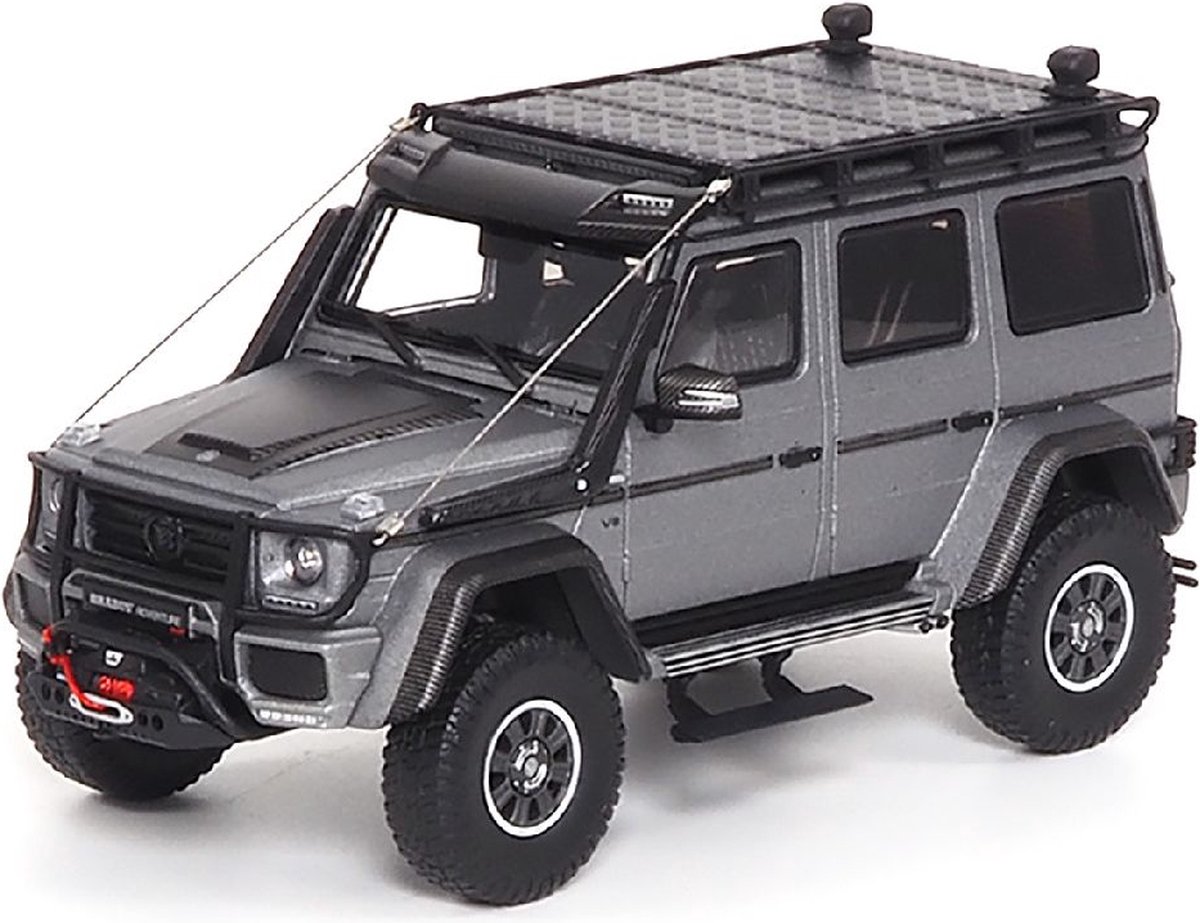Het 1:43 Diecast-model van de Brabus 550 Adventure G-Klasse 4*4 van 2017 in Monza Grijs. De fabrikant van het schaalmodel is Almost Real. Dit model is alleen online verkrijgbaar