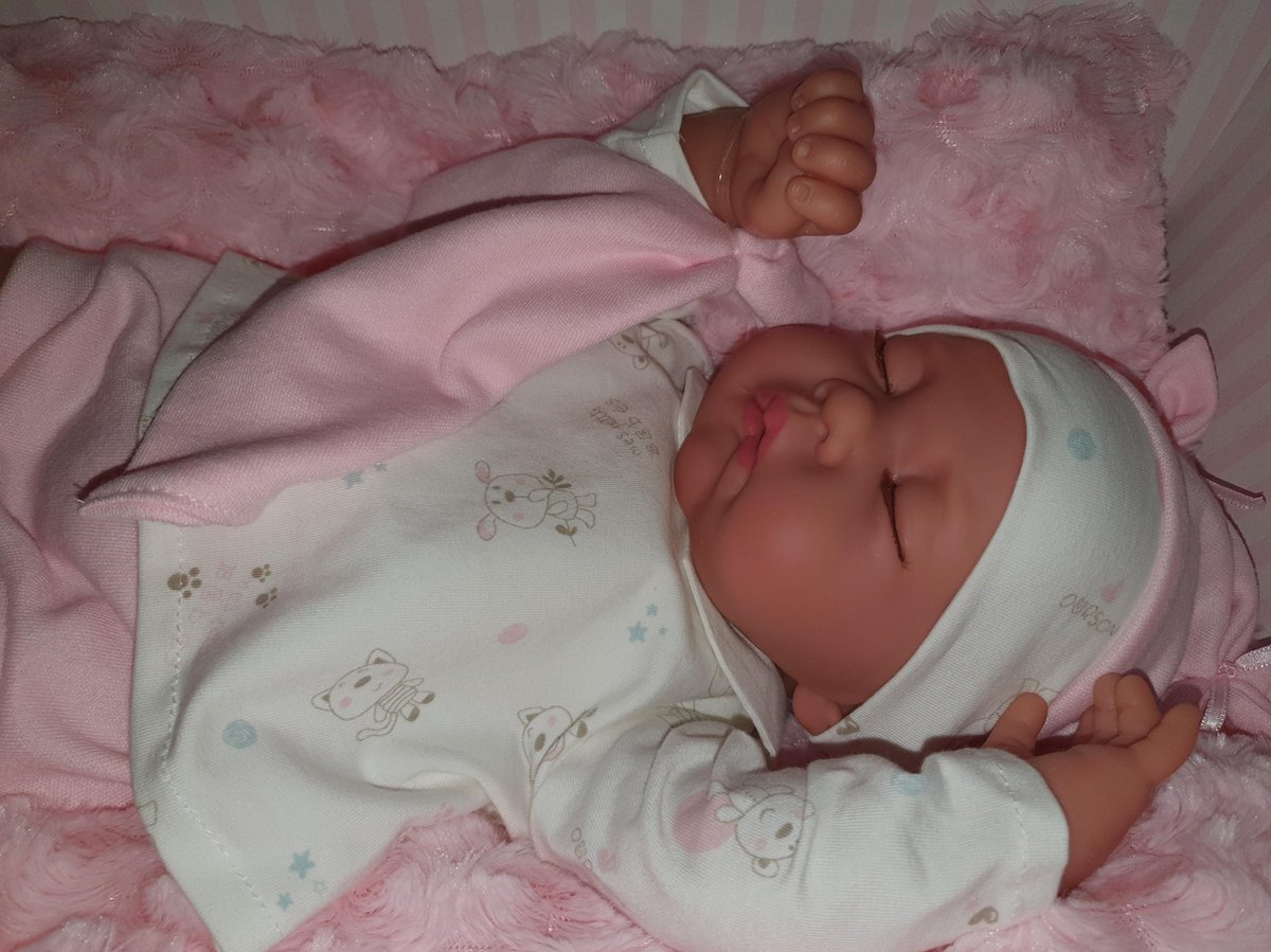Antonio Juan levensechte babypop soft body slapend met kleding en kussen 40 cm