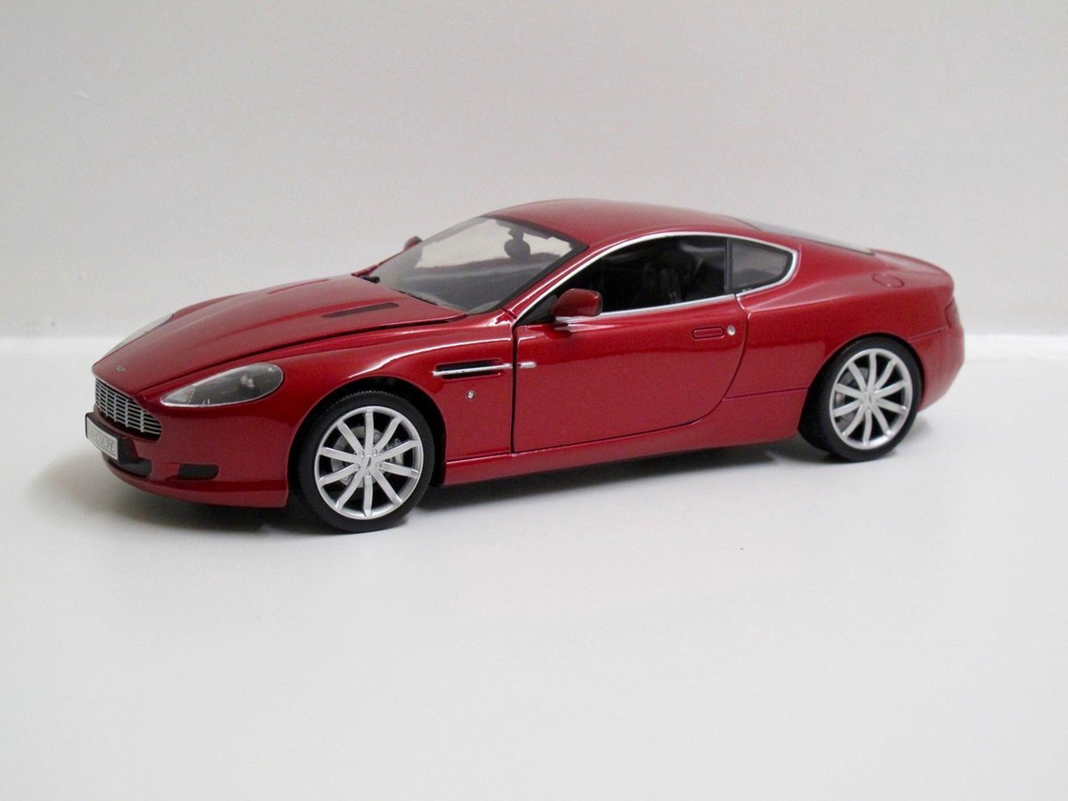 Aston Martin DB9 Coupe - 1:18 - Motor Max