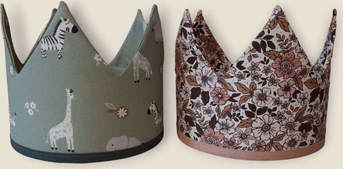 Duurzame verjaardagskroon bloemen roze met cijfers zwart