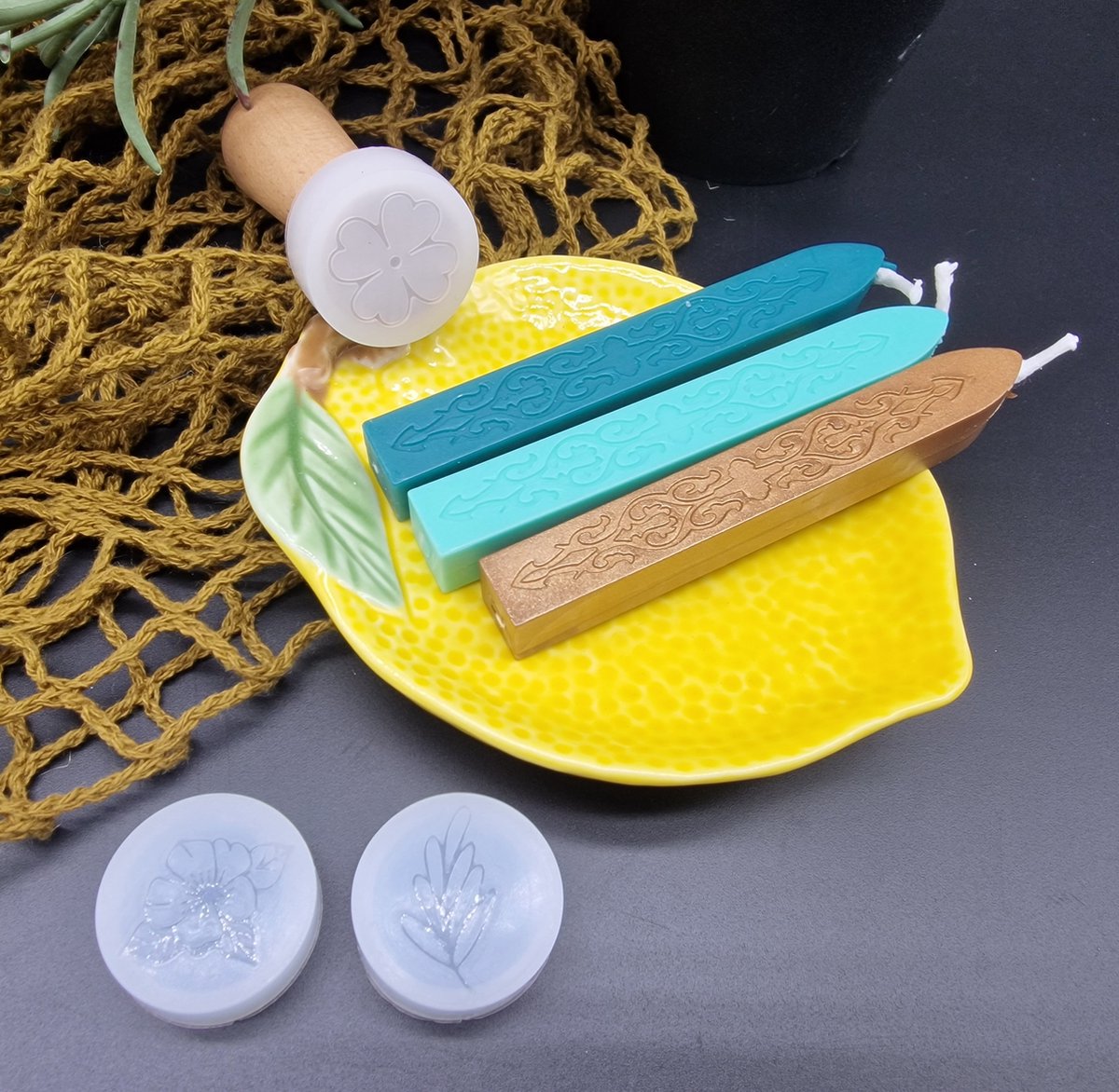 Wax Seal Stempel Kit - Blauw - Bloem - Blad - Klaver - Brief Zegelen - Boeken - Schilderen - Kaarten Maken - Decoratie - Stationaire Benodigdheden - Craft Kits - Gift Box - Flower - Leaf - Clover