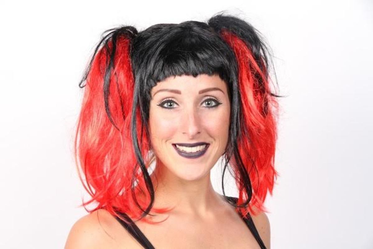 Pruik - 2 Staartjes - Zwart/Rood