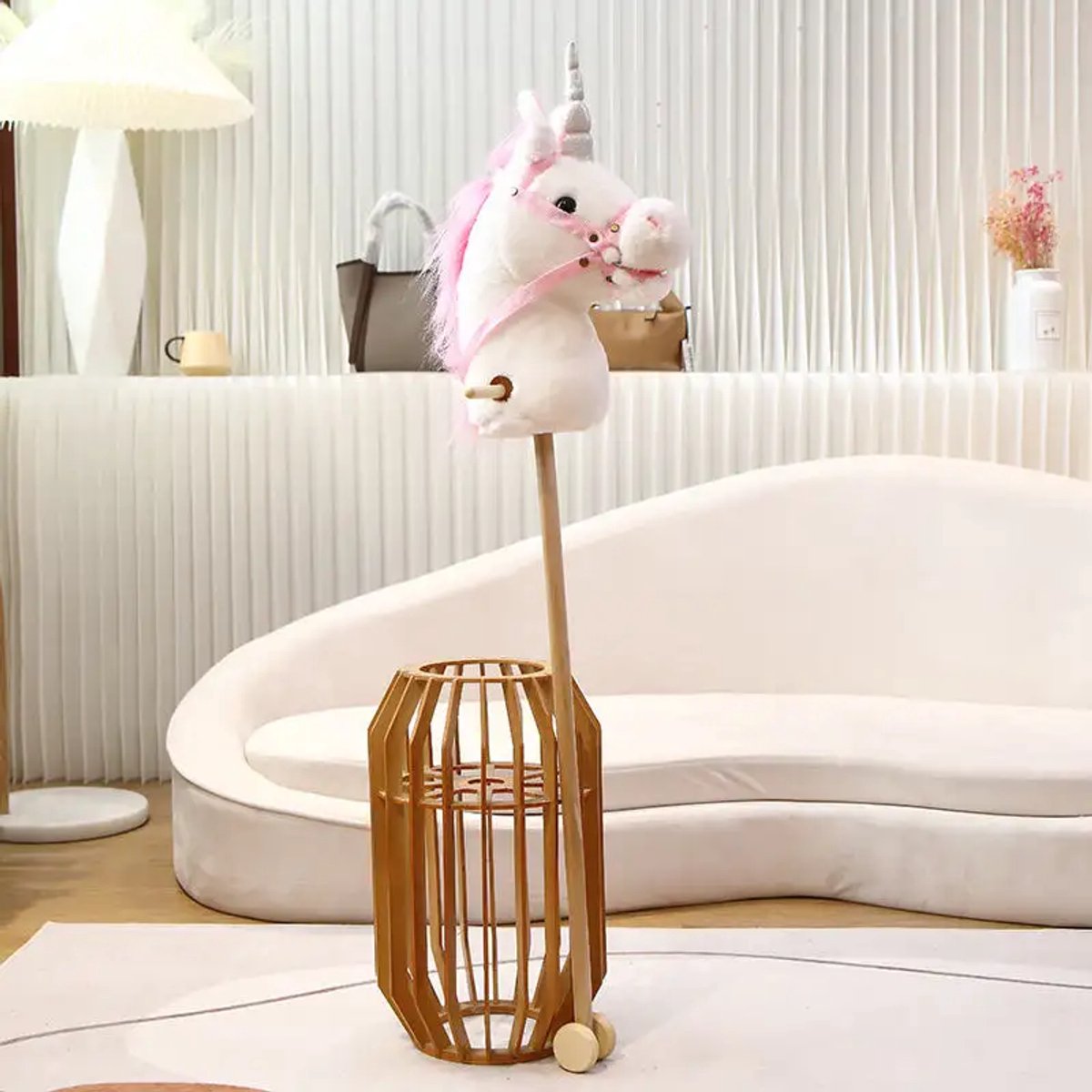 BOECK - Hobby Horse Stokpaard - Hobby horse stokpaarden - Met geluid - Houten speelgoedpaardje - Pluche speelgoedpaard - Stokpaardje met Teugels – Zacht en Stevig - Trendy nu