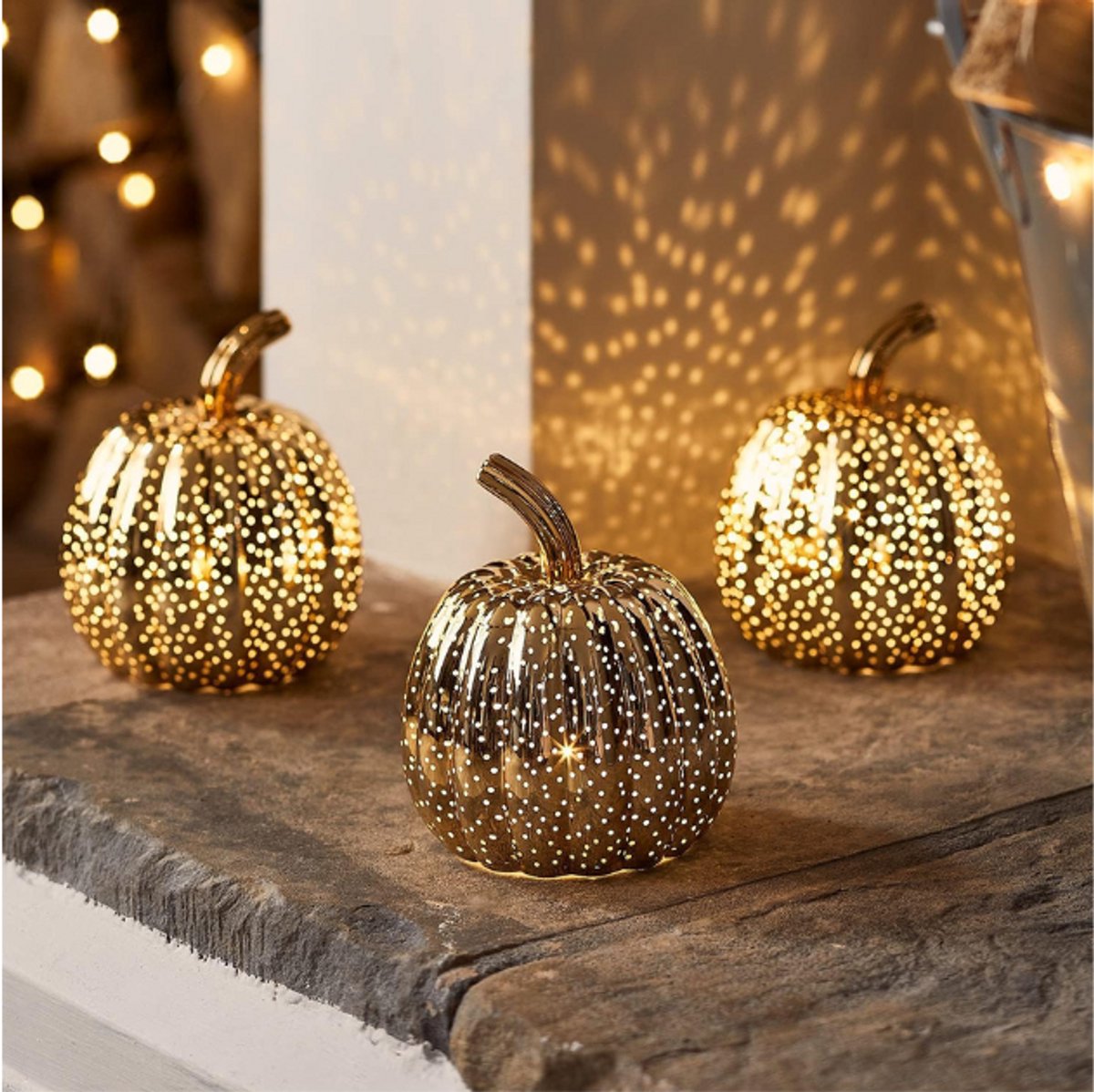 Set Van 3 Goudkleurige Glazen LED-Pompoenen Op Batterijen - Halloween Lichtgevende Herfstdecoraties - 12 Cm