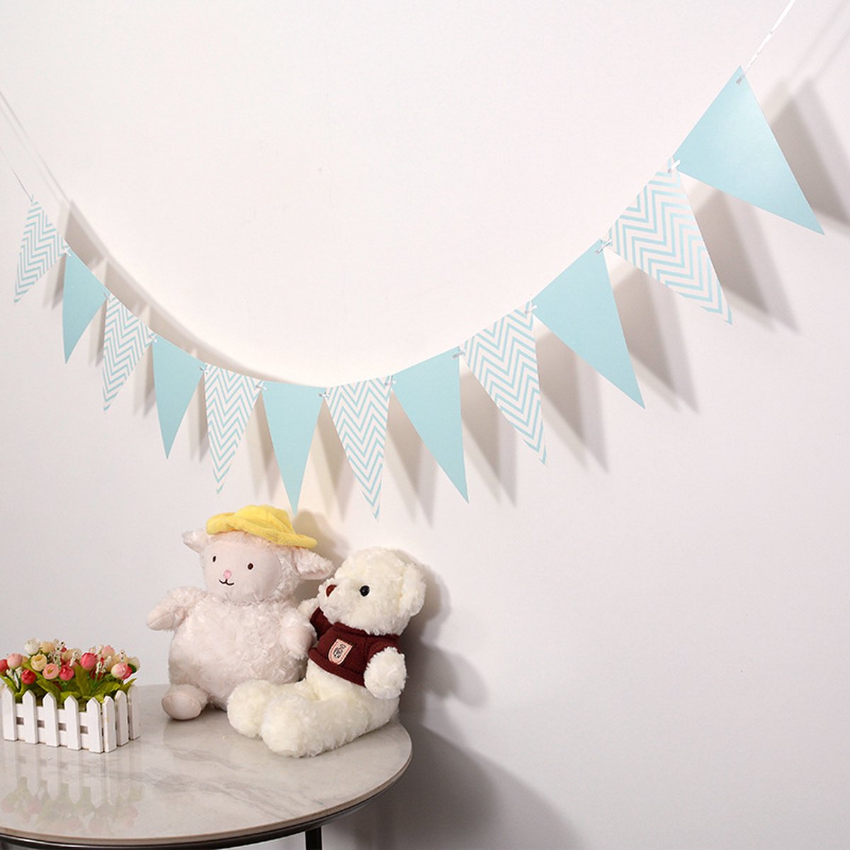 Blauwe vlaggenlijn - vlaggetjes - slinger met wafeltje - geboorte - babyshower - feestdecoratie