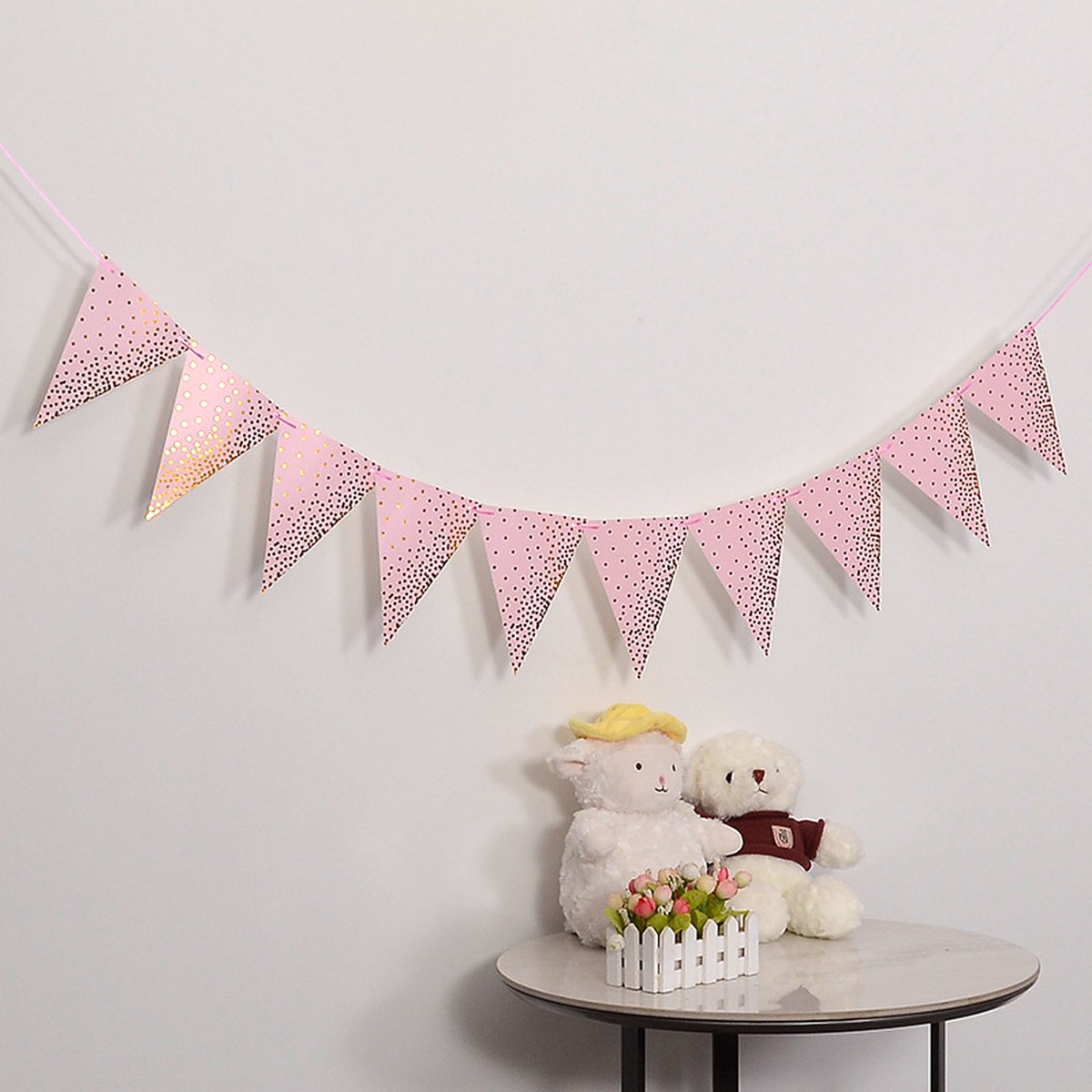 Roze vlaggenlijn - vlaggetjes - slinger met gouden stippen - geboorte - babyshower - feestdecoratie