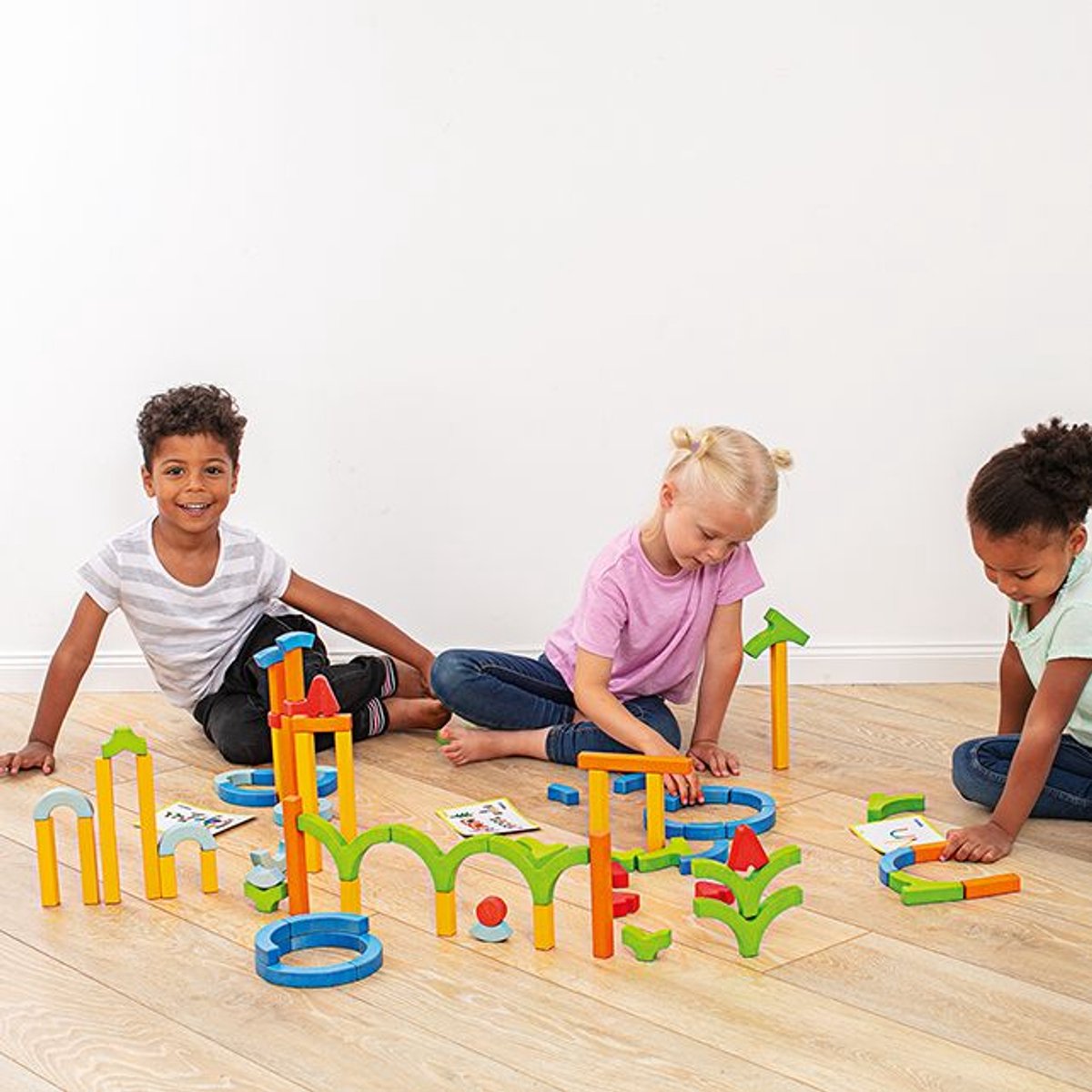 Beleduc educatief speelgoed Activity Blocks - kleurrijke blokken.