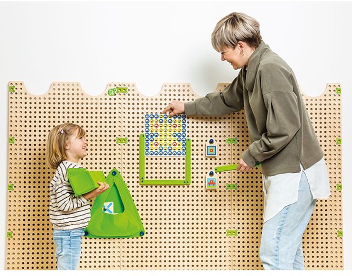 Beleduc educatief spel Plug it - Tic Tac Toe / Coding Set multicolor.