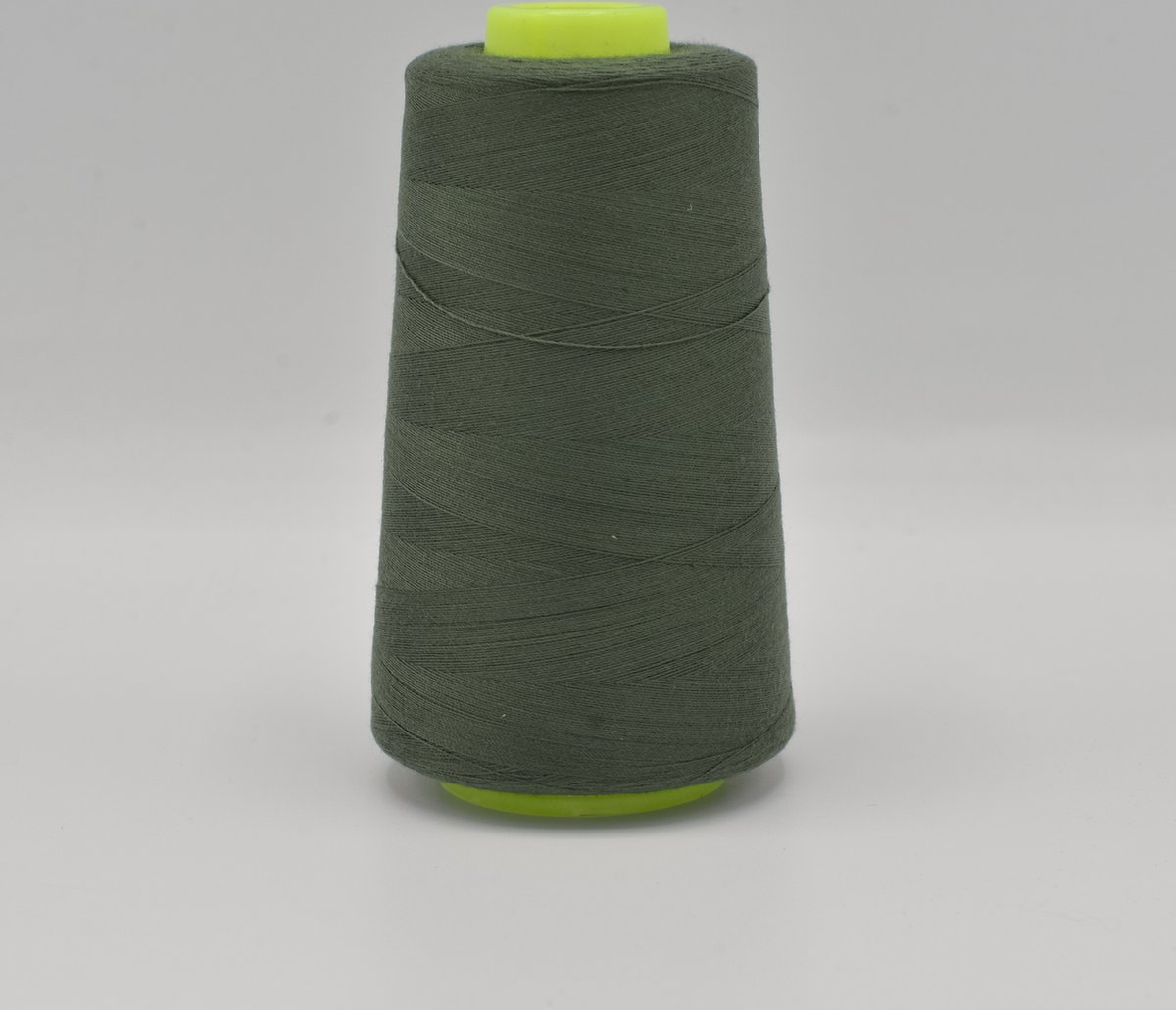 Overlock Garen per 4 stuks -  3000 Yards (2742 meter) per stuk - In 36 kleuren leverbaar - Army