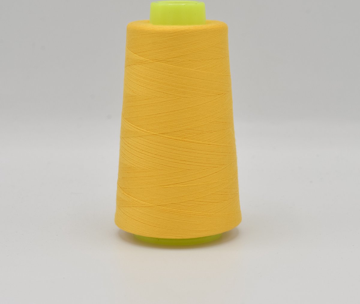 Overlock Garen per 4 stuks - 3000 Yards (2742 meter) per stuk - In 36 kleuren leverbaar - Geel