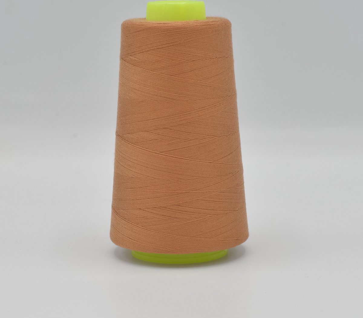 Overlock Garen per 4 stuks - 3000 Yards (2742 meter) per stuk - In 36 kleuren leverbaar - Karamel