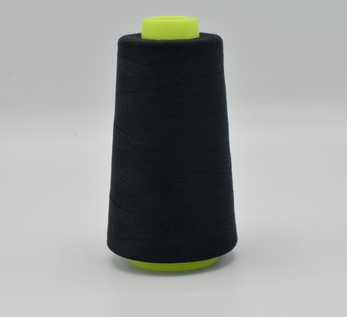 Overlock Garen per 4 stuks - 3000 Yards (2742 meter) per stuk - In 36 kleuren leverbaar - Zwart