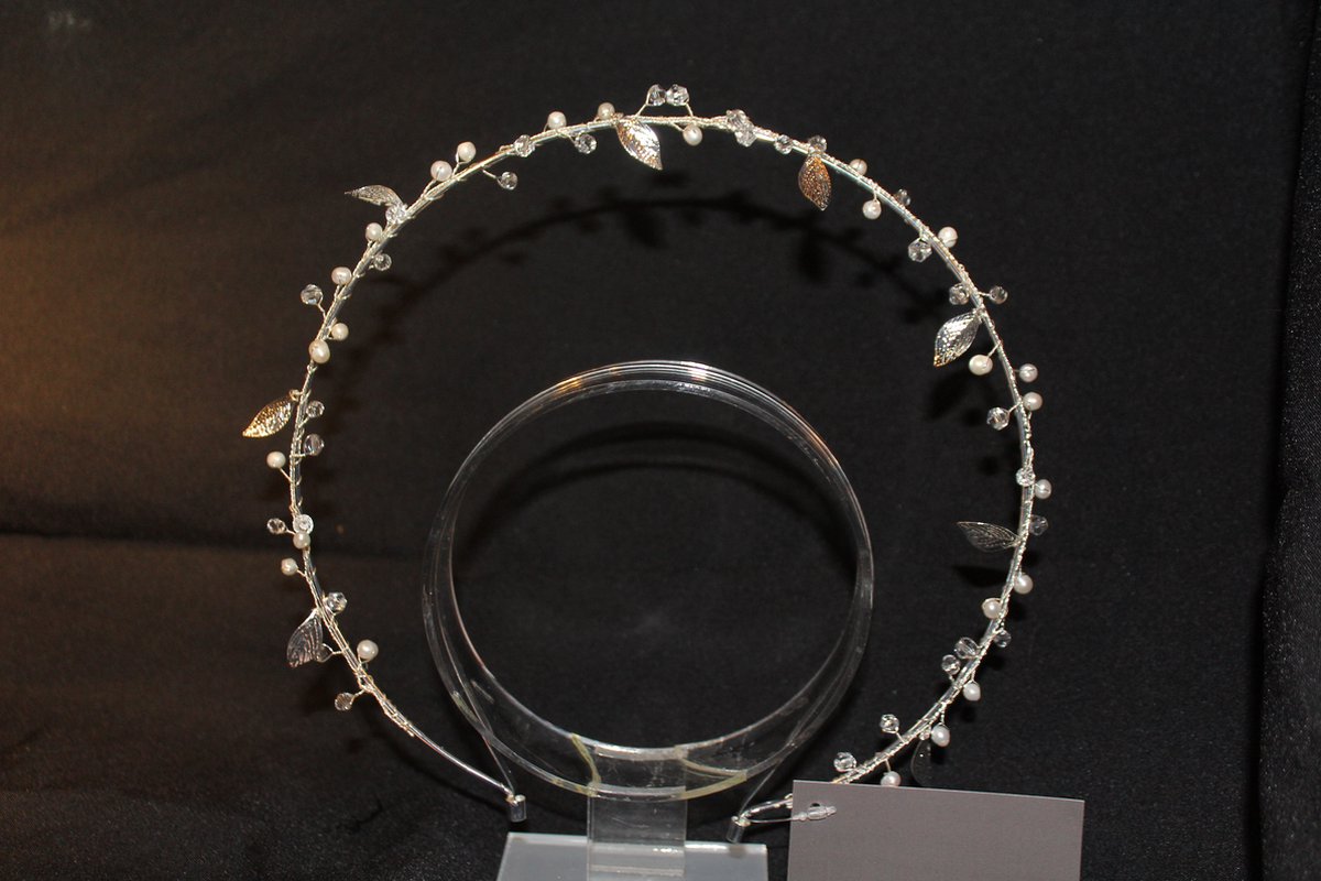 Zilver halo met blaadjes en echte parels