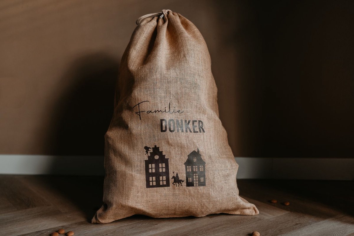 BolleToet - Grote cadeautjes jute sintzak huisjes met familie naam - Feestdecoratie - sinterklaasfeest
