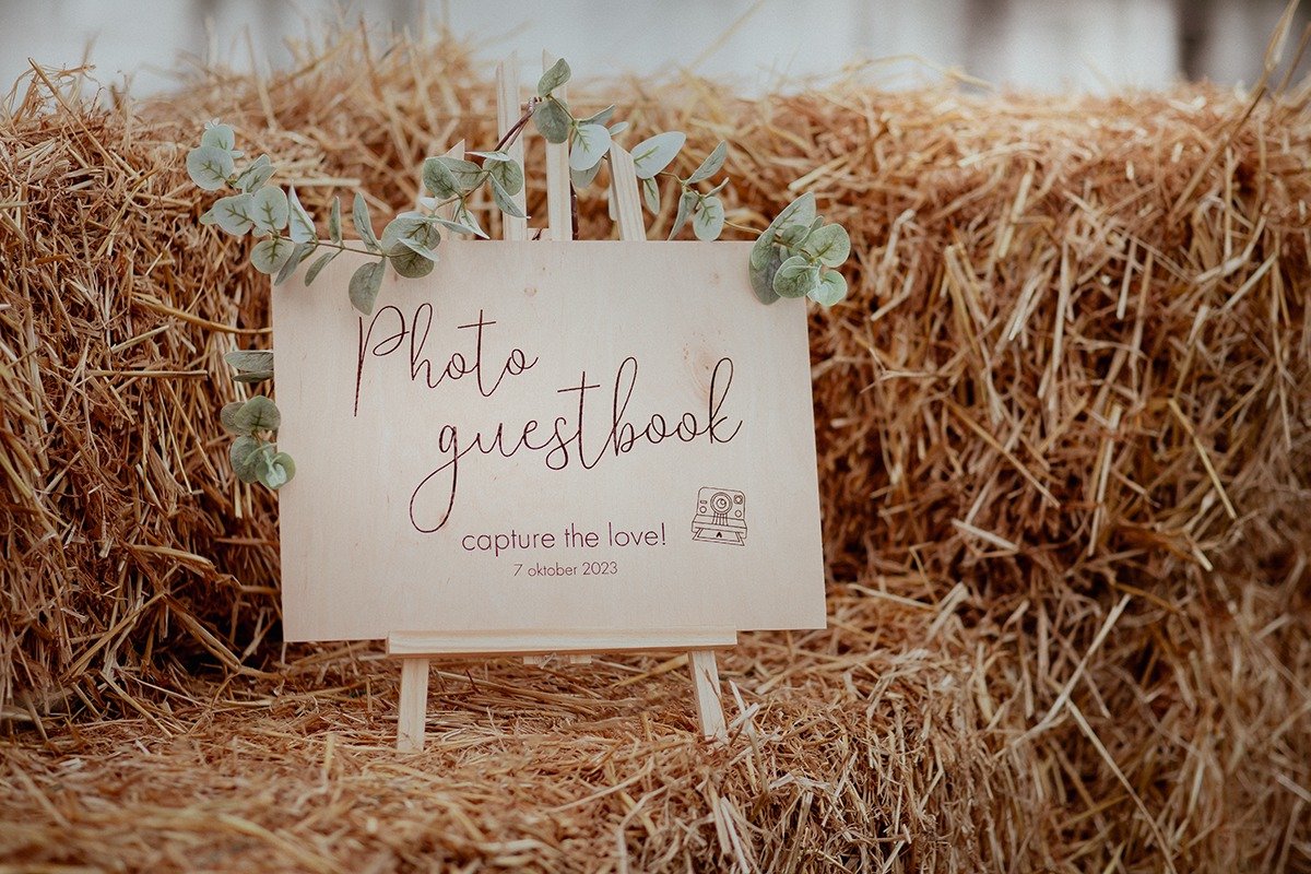 Houten guestbook bord voor bruiloft - 38x28 cm incl ezel - huwelijk - gepersonaliseerd