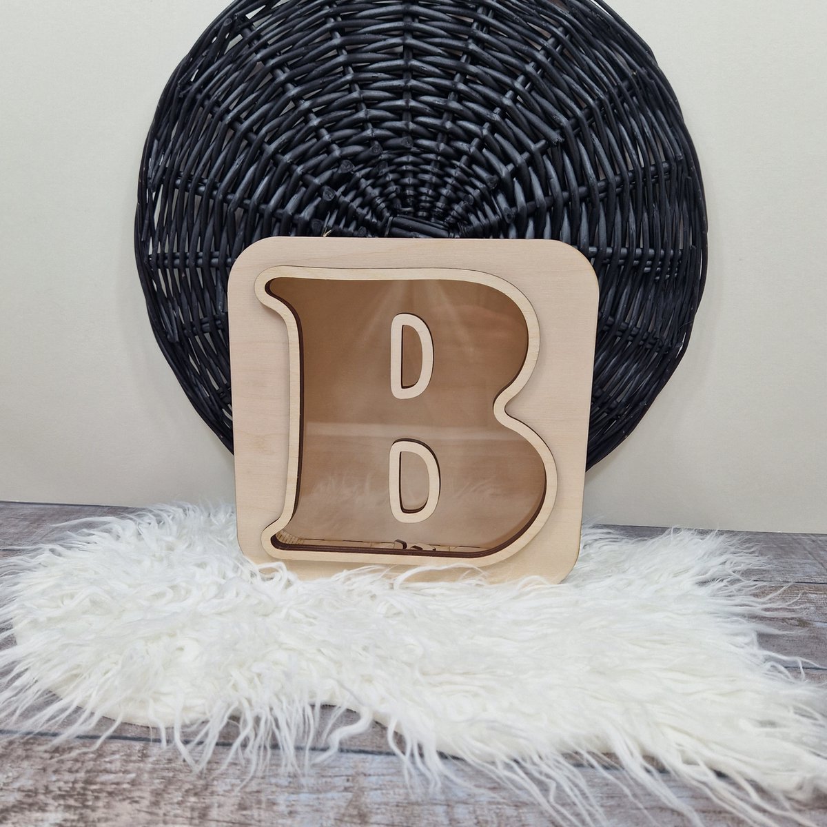Houten spaarpot - Letter - Spaarpot - letter B - geschenk - kerst - communie - verjaardag - vormsel - geboorte - origineel - uniek - doopsuiker - presentatie - kraam - cadeau - kinderkamer - babykamer - baby - kind - lentefeest
