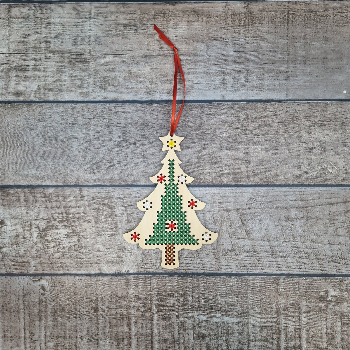 Kerstboom borduursets van hout - borduren - kerstboom- kerst - liefde - cadeautje - leren borduren - borduren op hout