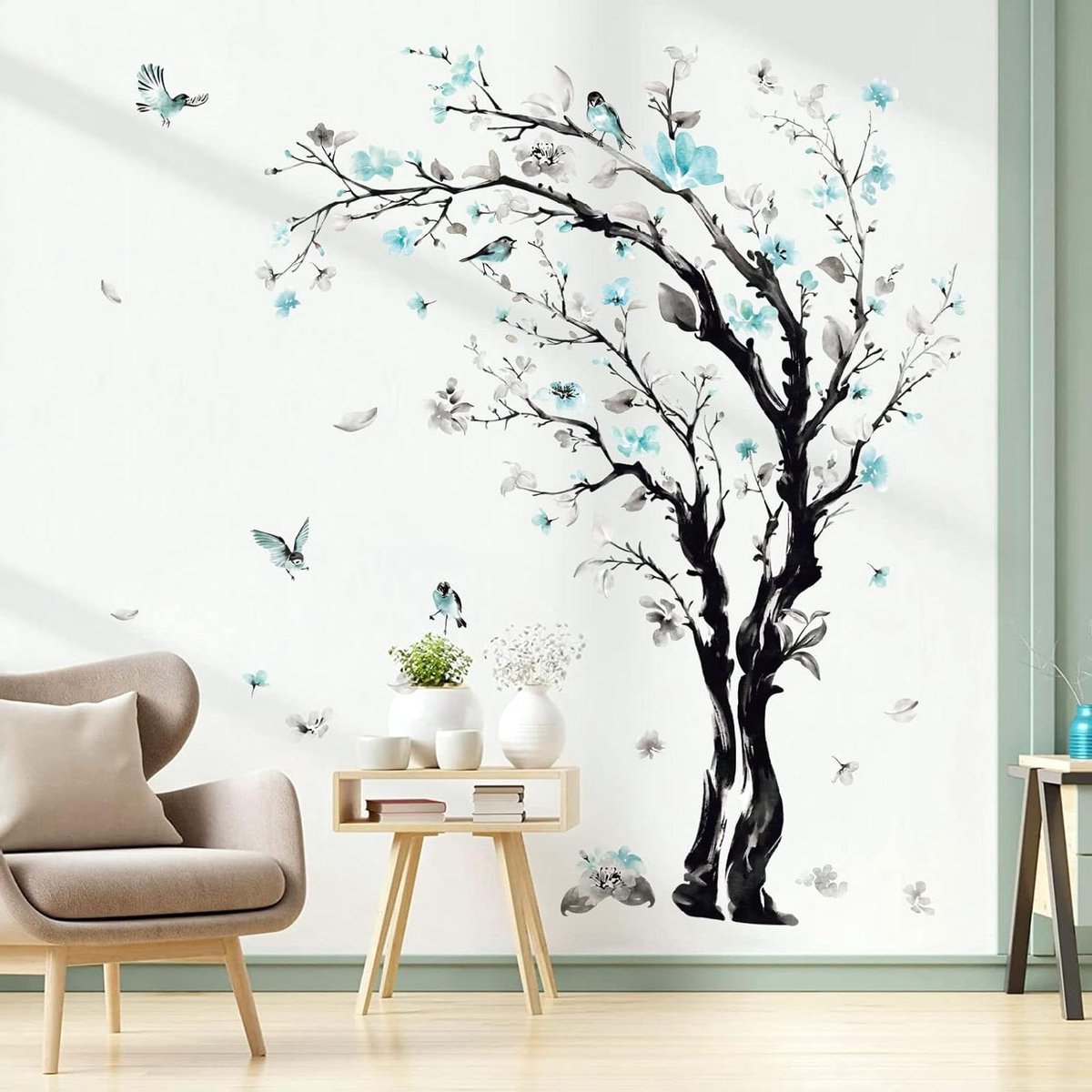   - Boom Muurstickers Blauwe Bloem - Aquarel Floral Muurtattoo - Woonkamer Wanddecoratie met Sofa en TV Achtergrond