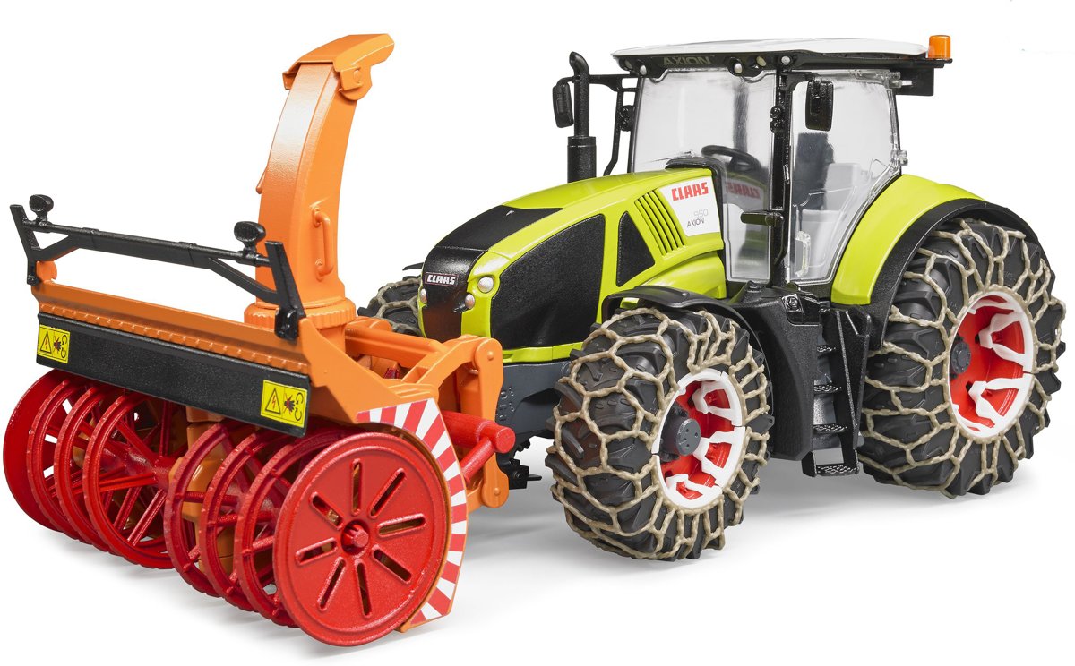   03017 - Claas Axion 950 tractor met sneeuwkettingen en sneeuwblazer