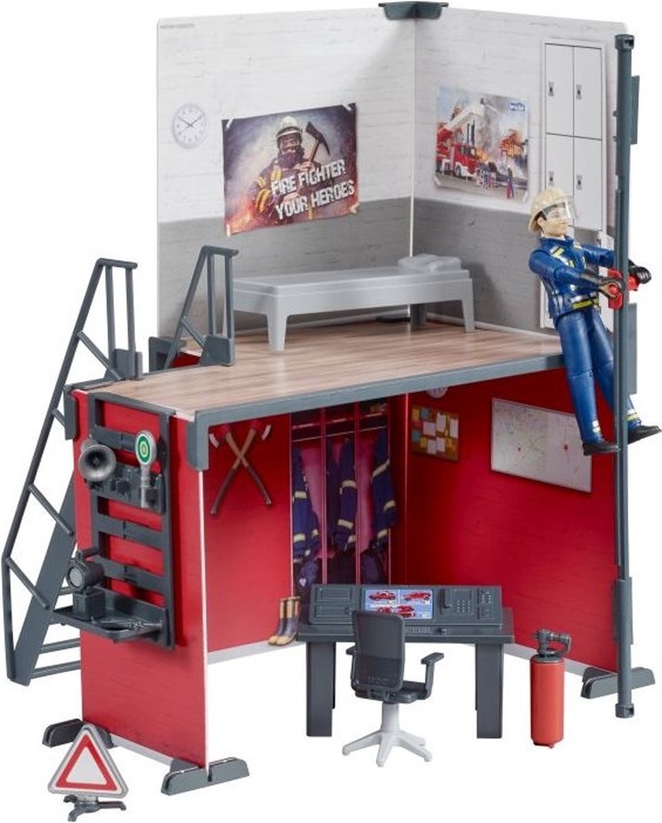   Brandweerkazerne met brandweerman