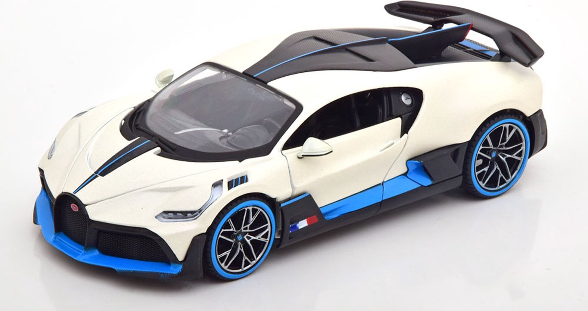 Bugatti Divo 2018 Wit Metallic 1-24 Maisto