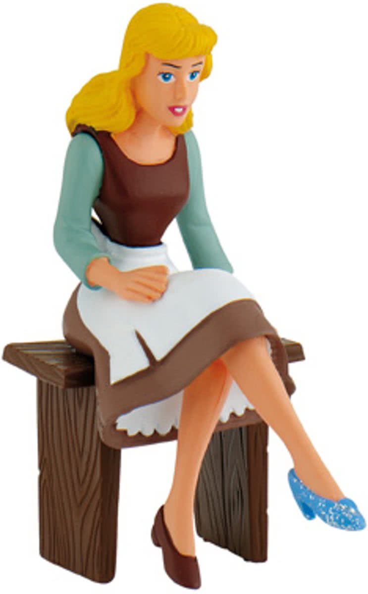 Disney mini verzamelfiguur CINDERELLA ZITTEND op TAFEL