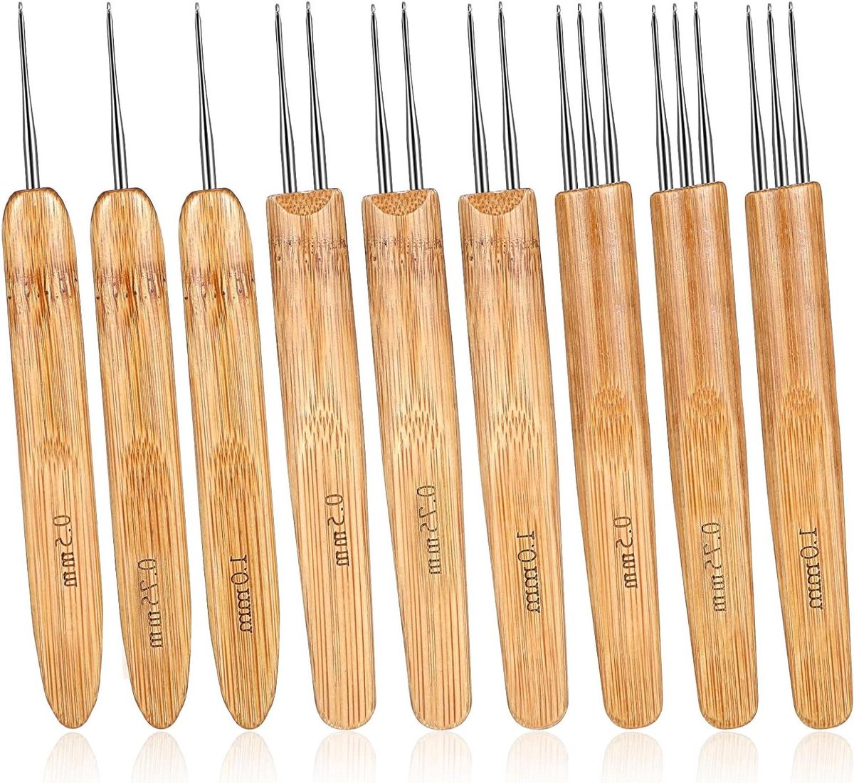 ByShane - Ergonomische haaknaaldenset met bamboe handgrepen voor het maken van dreadlocks - 9 stuks. Haken met drie verschillende koppen voor haarvlechten en handwerk.