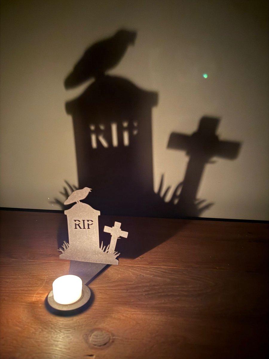 Schaduwfiguur Halloween Graf - Halloween Theelichthouder - Halloween decoratie - Halloween pompoen - Halloween verlichting - Pompoen decoratie - Halloween lantaarn - Halloween - Halloween versiering - Halloween accesoires