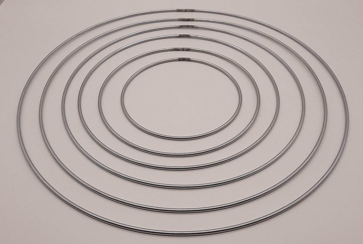 Macramé dromenvanger set  van 6 metalen ringen  verschillende maten 15, 20, 25 ,30,35,en 40cm .3 mm dikte