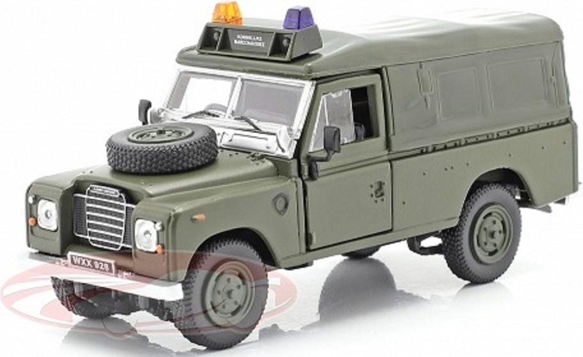 Land Rover Series III 109 Softtop Militair voertuig Groen 1:43 Cararama