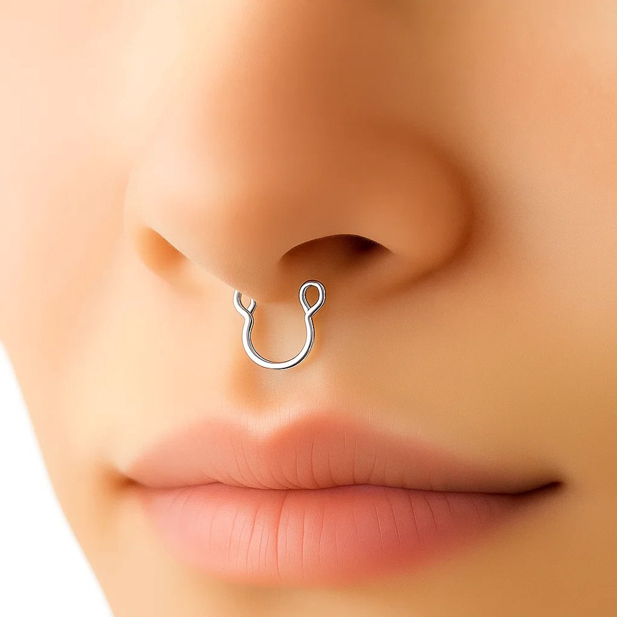 Fake septum Neuspiercing I Nep Neuspiercing I Decoratieve Neuspiercing I Neusring I Nep Piercing I Lip Piercing I Fake Helix I RVS I 8 MM I Zilver