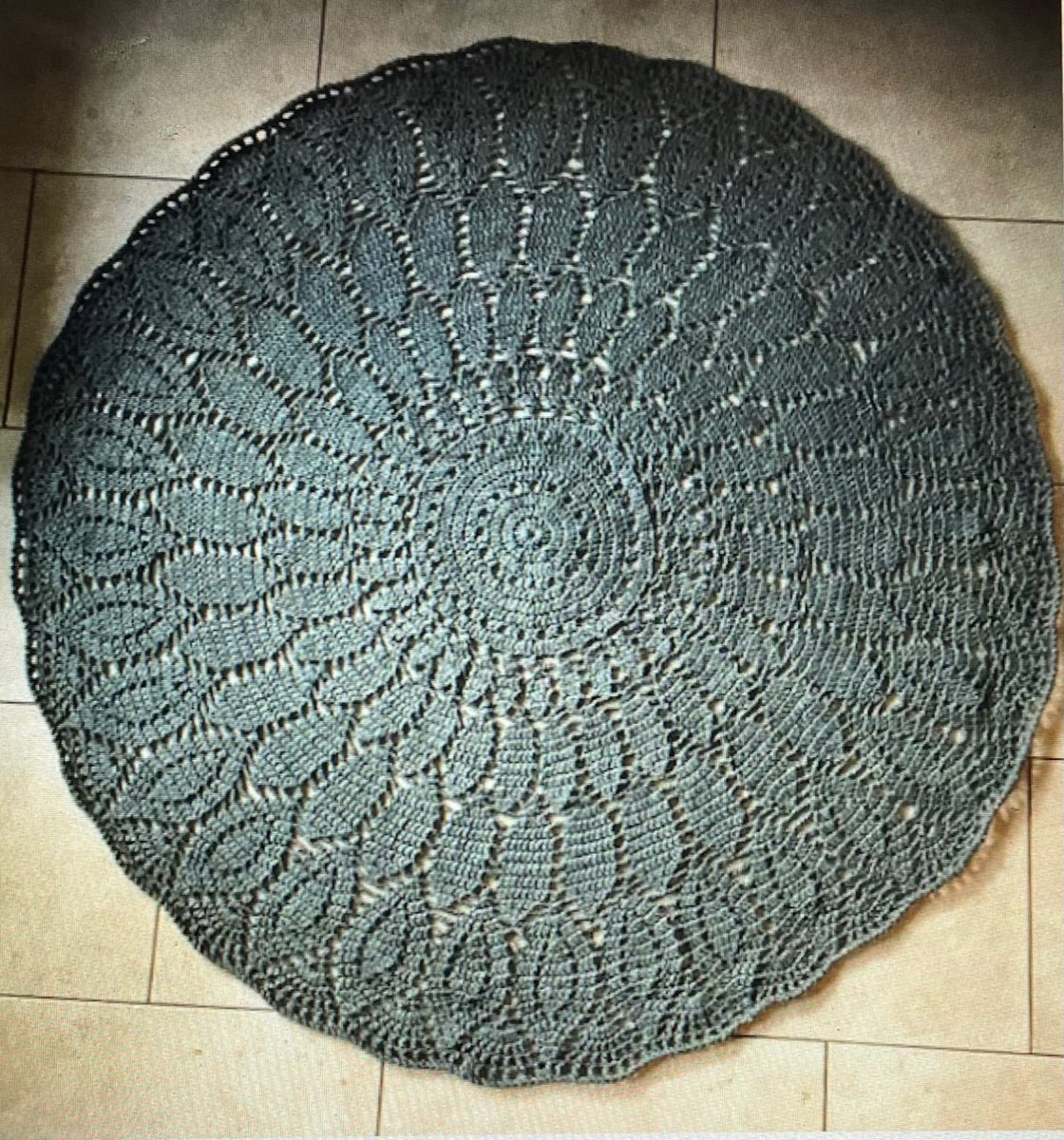 GEHAAKT ROND VLOERKLEED - HANDMADE - KANT & KLAAR.