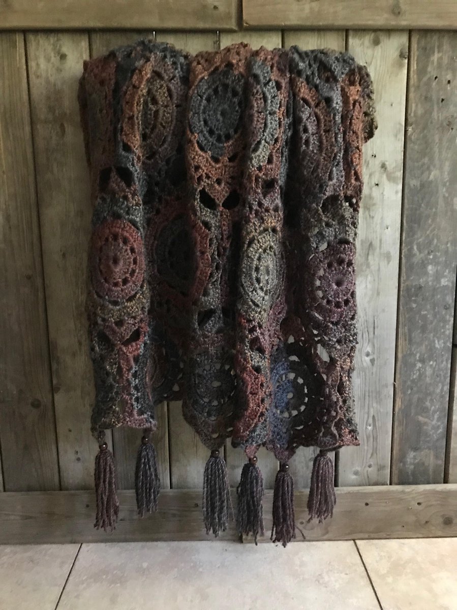 HAAKPAKKET PLAID MYSTERY.