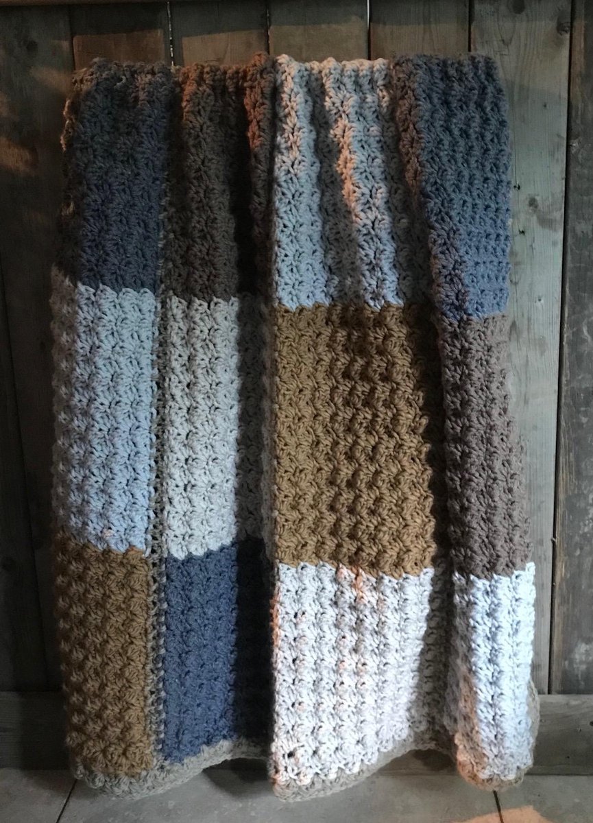 HAAKPAKKET PLAID NOSTALGISCHE LAPPENDEKEN.