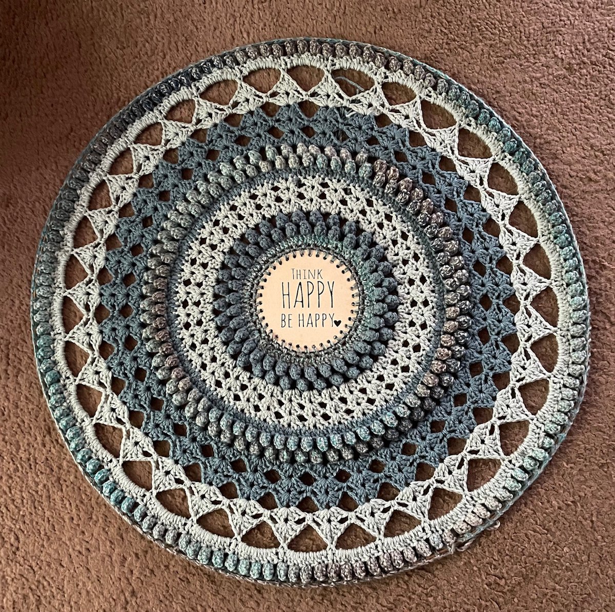 MANDALA/DROMENVANGER MET TEKST-GEHAAKT-HANDMADE-DIAMETER 80 CM.