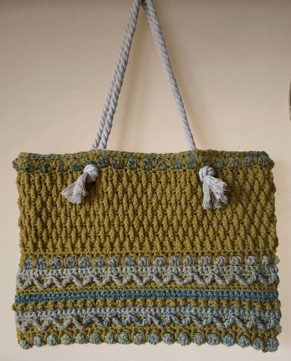 HAAKPAKKET TAS ALPINE-MOROCCAN TILES.