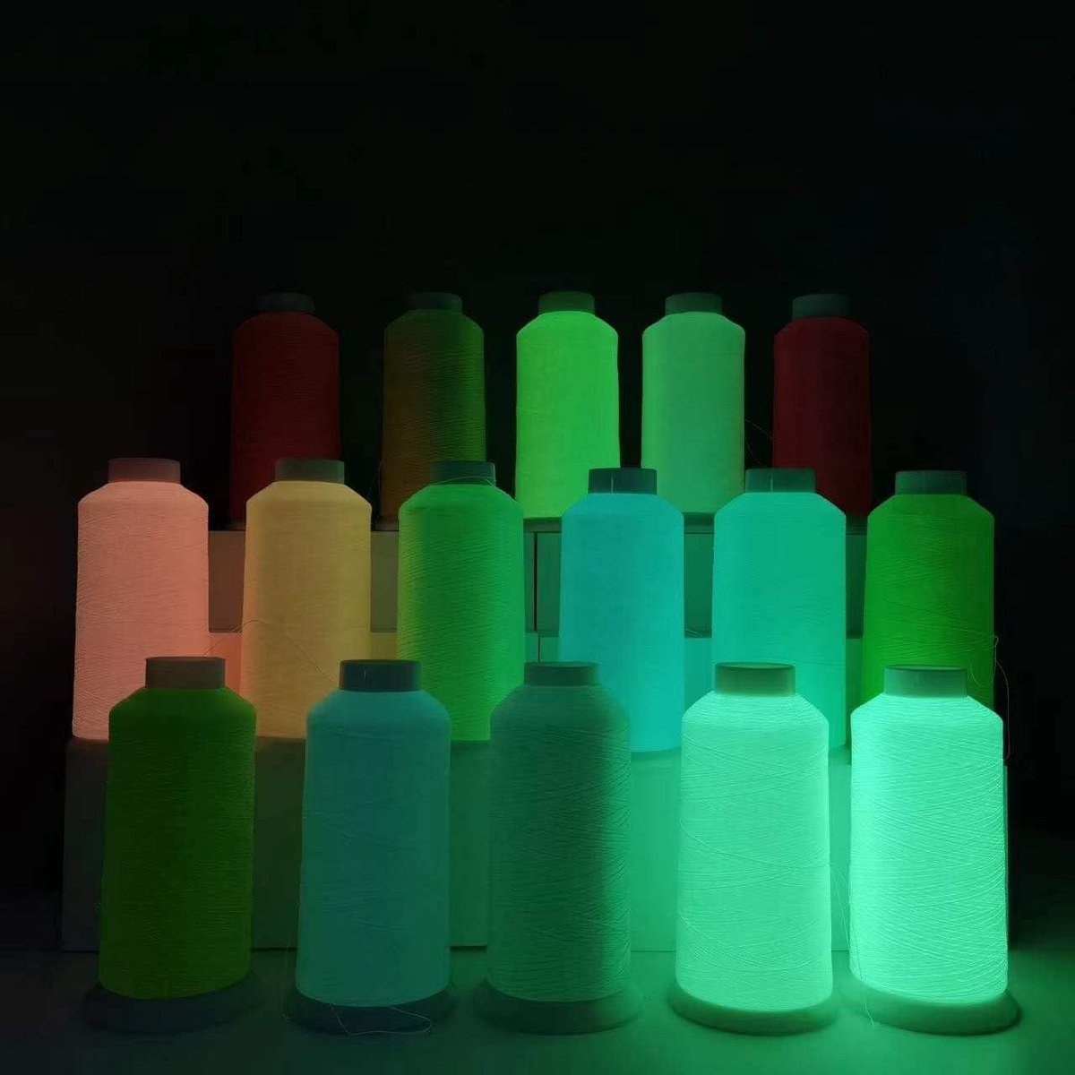 Cosensi - Glow in the Dark Spoel voor Hand Borduurwerk Draad (3000 werven - wit)