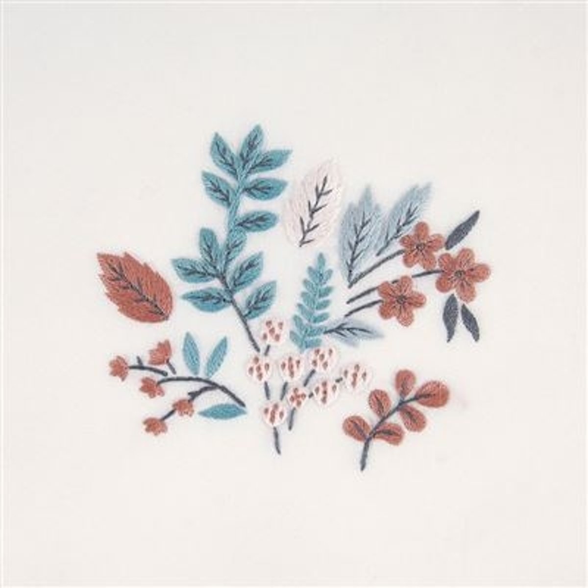 DMC TENDER LEAVES  met borduurring in spansteek en stiksteek TB133