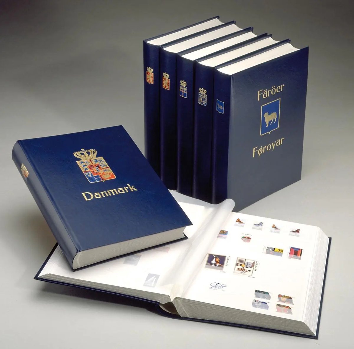 De insteekboeken G met landswapen Denemarken van DAVO