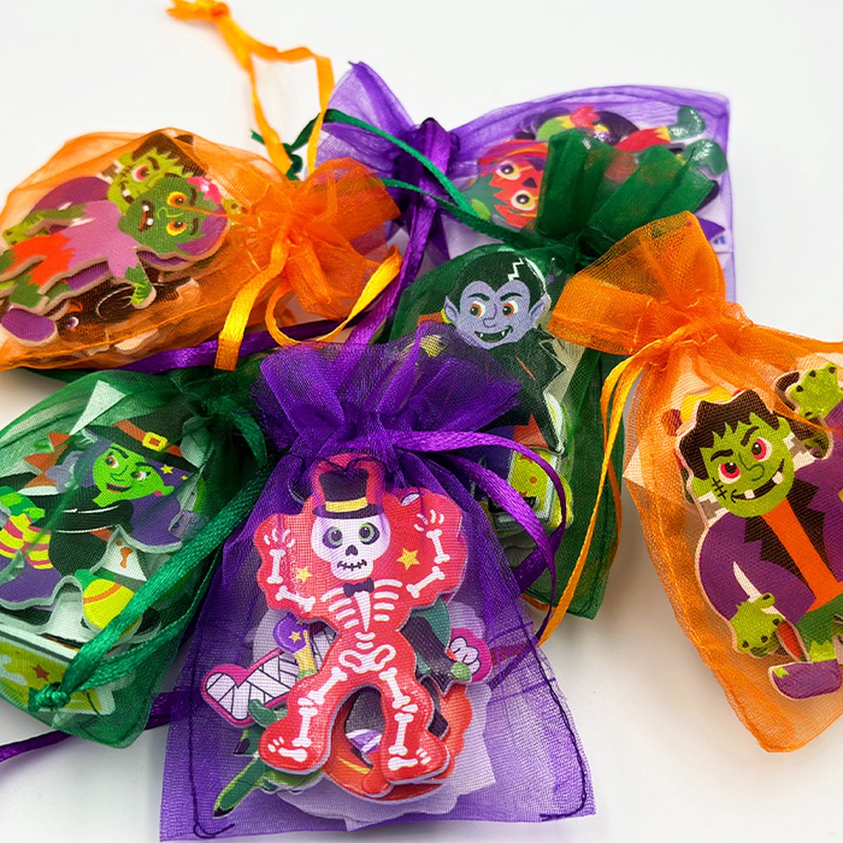 12 Stickertraktaties - Halloween Uitdeelzakjes - Monsters - Zombies- Wednesday - Foamstickers - Trakteren - Kinderen - Uitdelen