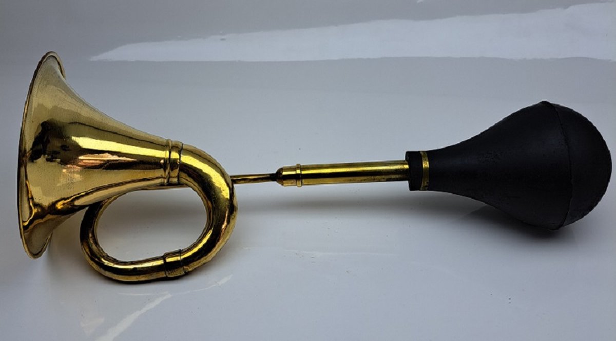 Denza - Toeter taxi hoorn - claxon messing totale lengte 43 cm - 2200