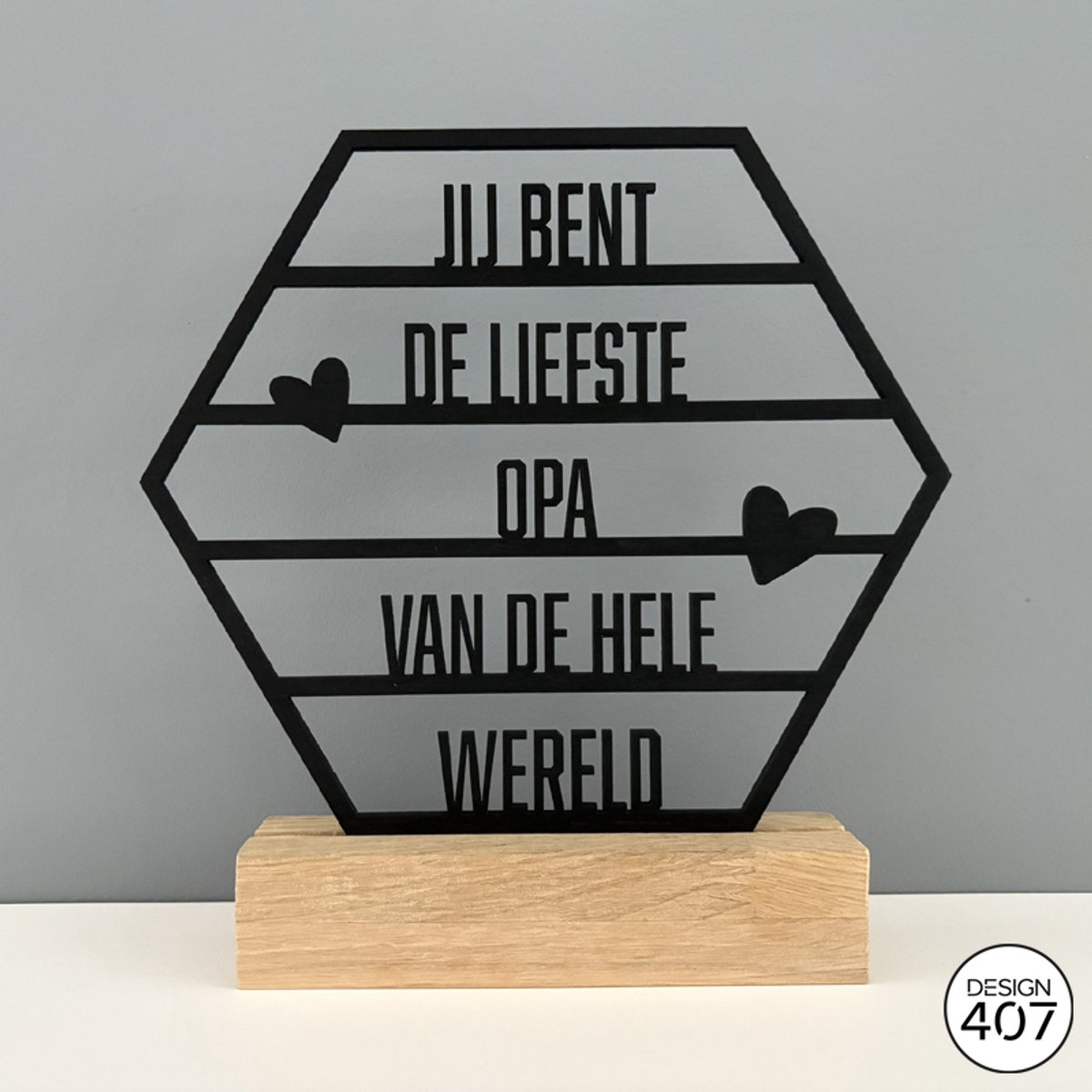 Design407 - Decoratie Element Hexagon Liefste Opa van de Wereld - 21 x 19 cm - Eikenhout Balk - Vaderdag - Vader - Cadeau voor Hem - Gift - Cadeautje - Vaderdag cadeautje - Verjaardag cadeau - Hout - Houten Decoratie