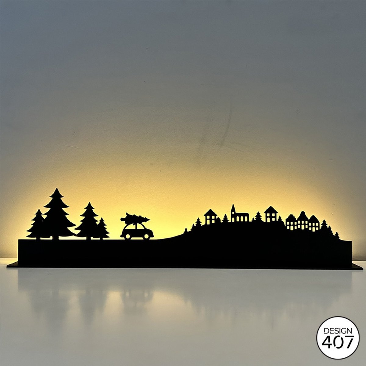 Design407 - Skyline Driving Home for Christmas - 60 x 14 cm - Led Verlichting - Kerstmis - Kerst - Kerst Decoratie - Kerst Versiering - Kerstman - Arrenslee - Kerstboom - Houten Decoratie - Feestdecoratie - Hout - USB aansluiting