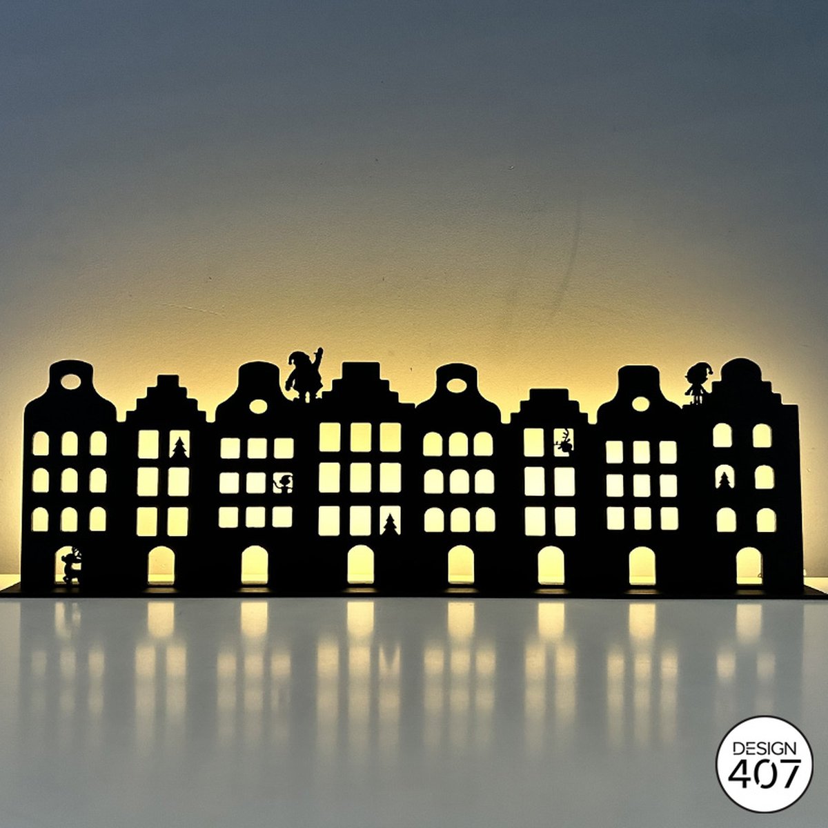 Design407 - Skyline Kersthuisjes - 60 x19.7cm - Led Verlichting - Kerstmis - Kerst - Kerst Decoratie - Kerst Versiering - Kerstman - Kersthuis - Kerstboom - Kerstdorp - Grachtenpandjes - Houten Decoratie - Feestdecoratie - Hout - USB aansluiting
