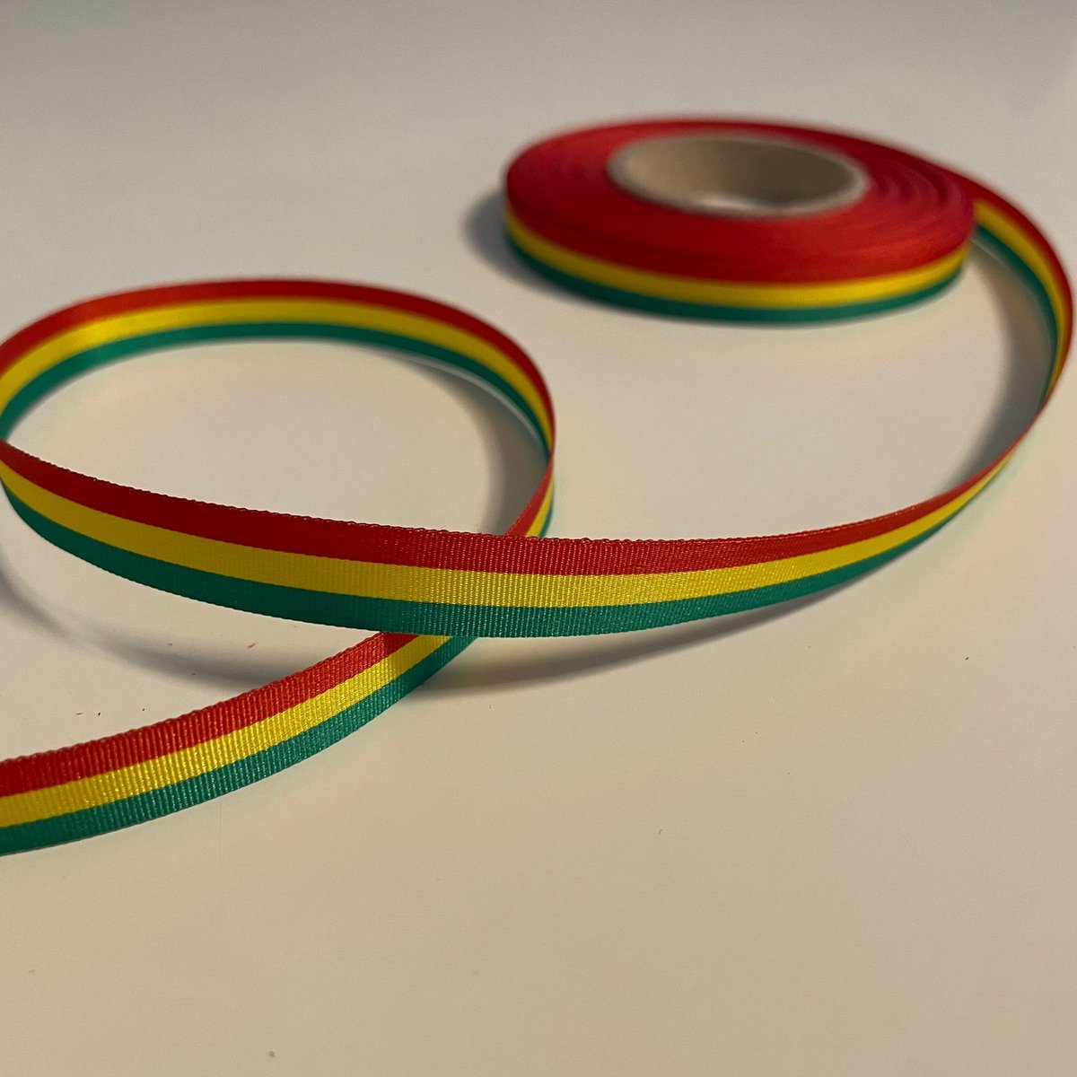 Lint Rood Geel Groen 10 mm - 25 m - Carnaval - Medaillelint - Vastelaovend - Carnaval Decoratie - Carnaval Versiering - Carnaval Accessoires