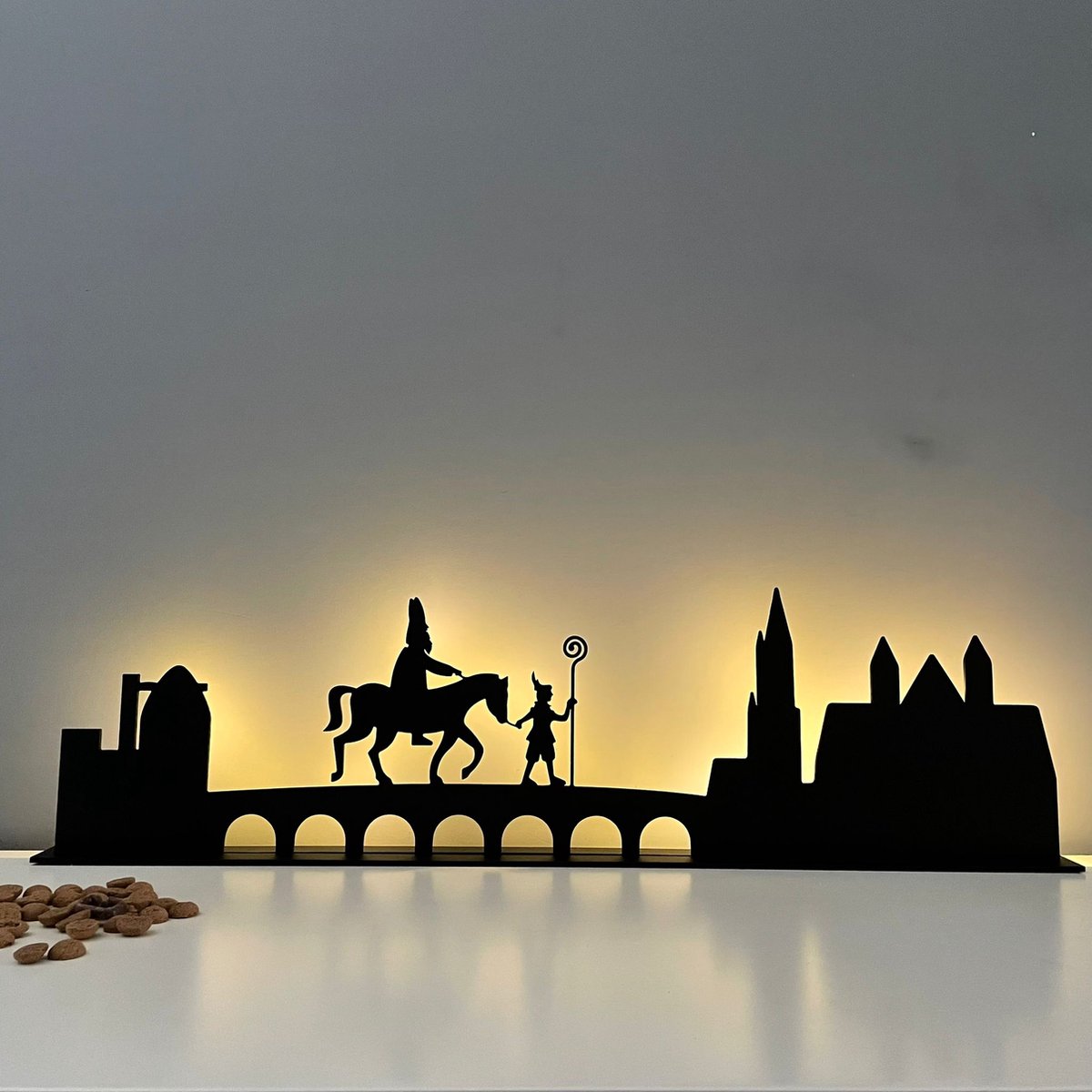 Sinterklaas in Maastricht - Sinterklaas - Feestdecoratie - Houten Decoratie - Maastricht - Silhouette -  Sint & Piet - 5 December - Led Verlichting