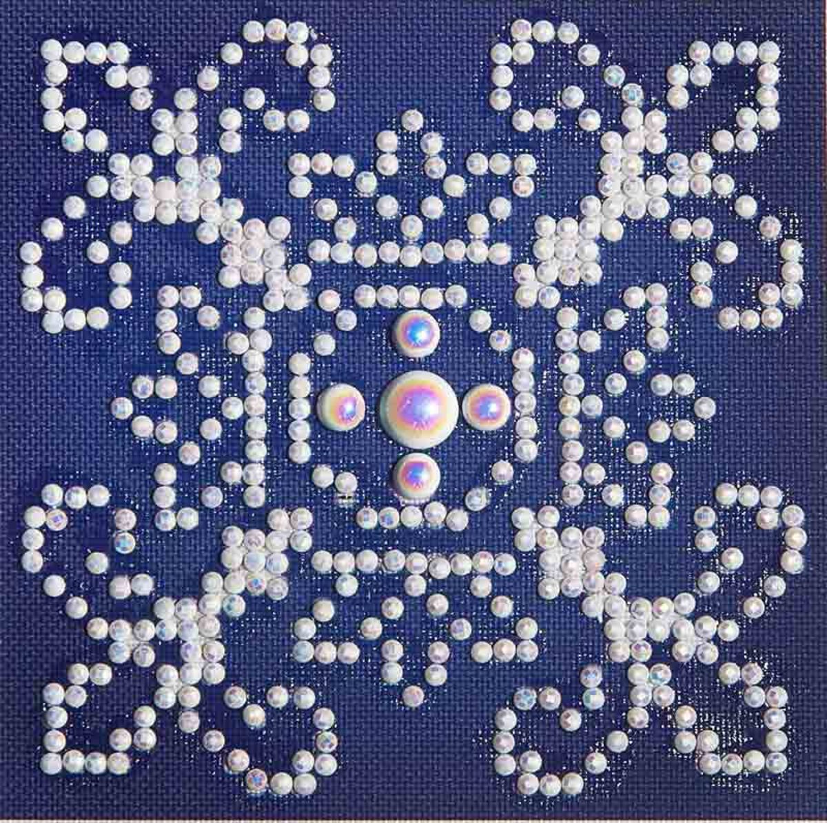 Diamond Dotz ® painting White on Blue (10.2 x 10.2 cm)