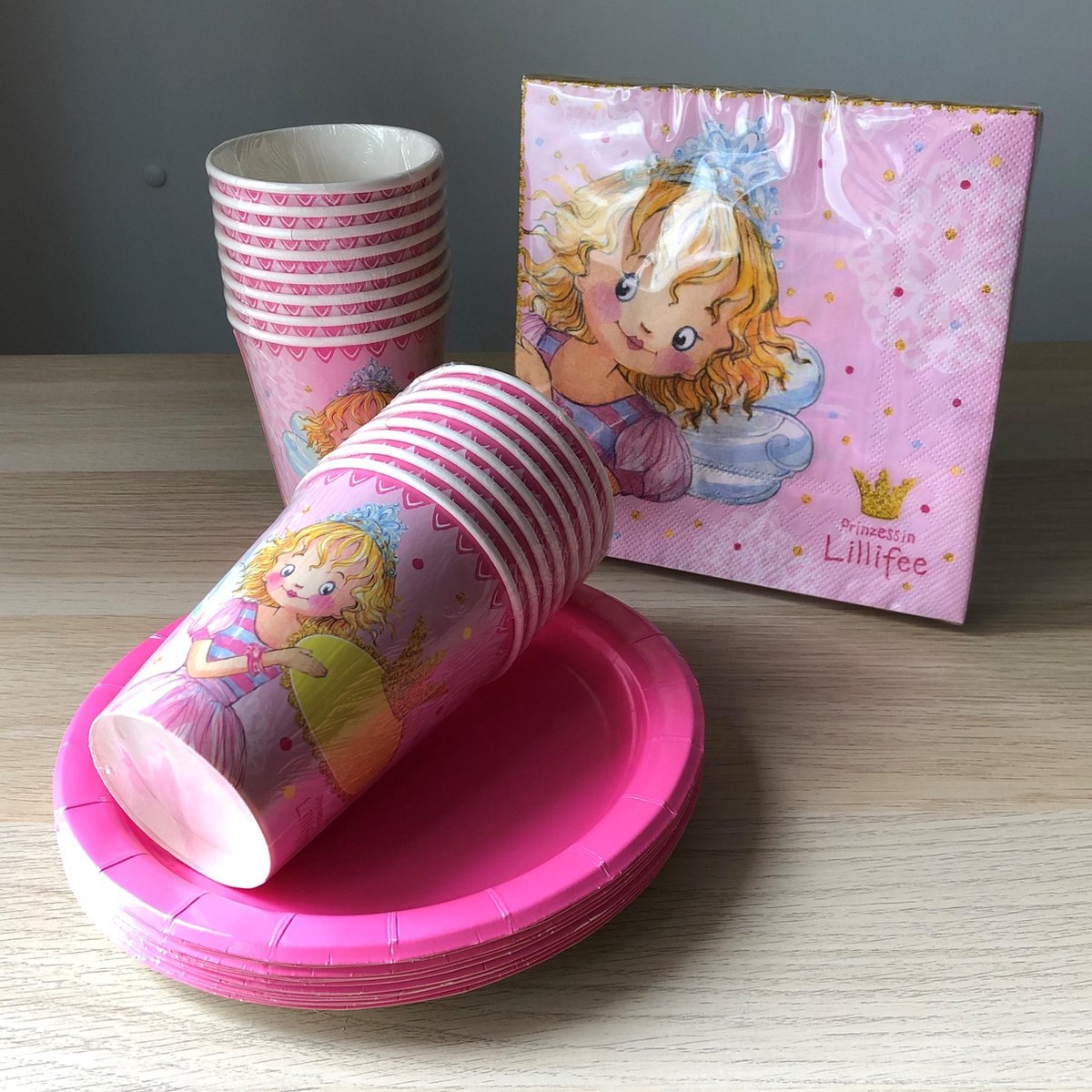 Prinses Lillifee papieren bekers + servetten set - Die spiegelburg met roze party bordjes